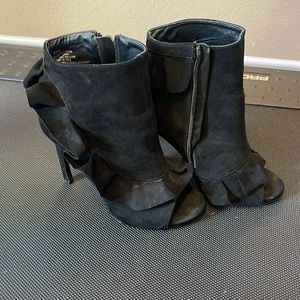 Black sway open toe booty with ruffle on the side and zipper on both